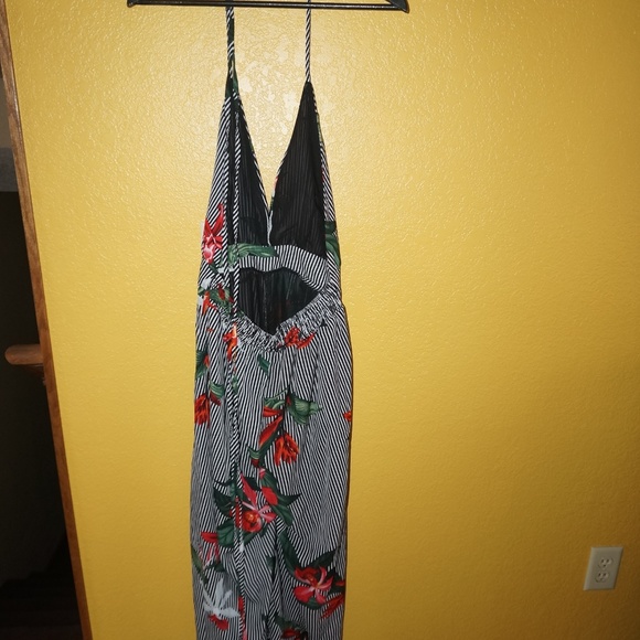 Zaful Halter Low Back Jumpsuit - Picture 5 of 7